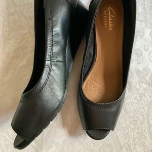 Clarks leather peep toe shoes